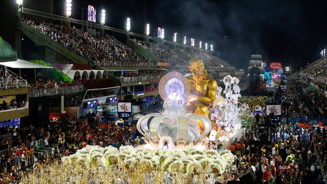 Lo que más emocionó a los 72.500 espectadores del sambódromo fueron las referencias al fin de crímenes como la corrupción, el lavado de dinero y los abusos de los políticos.