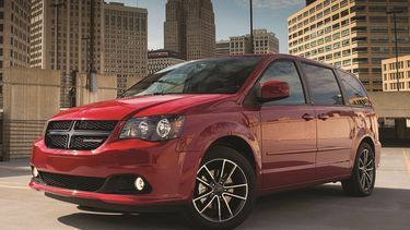 El Dodge Grand Caravan tiene siete plazas y se ofrece en cuatro niveles de equipamiento: American Value Package (AVP), SE, SXT y R/T.