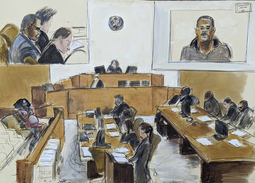En este boceto hecho a partir de un monitor de video de una sala de tribunal en Brooklyn, el acusado R. Kelly, arriba a la izquierda, escucha a Jerhonda Pace, en el extremo izquierdo, testificar en su contra durante su juicio por abuso sexual el miércoles 18 de agosto de 2021 en Nueva York.