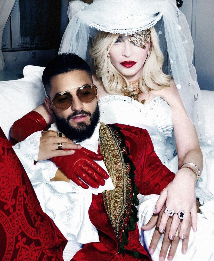 Entre los colaboradores destacan Maluma en el primer single, Medellín, así como Quavo en Future -con quien cantó en Eurovisión-, Swae Lee y Anitta.