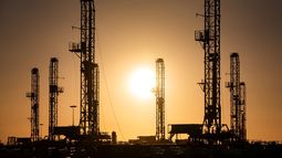 Imagen de una refinería de petróleo.