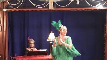 Eugenia Sancho y la pianista Evita Garrucho en El penúltimo cuplé.&nbsp;
