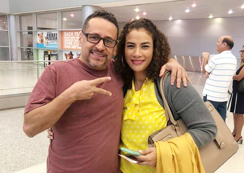 René Fonseca y Reyna Rueda, en el Aeropuerto Internacional de Miami, el pasado 17 de junio.