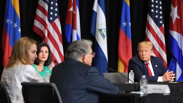 El presidente Donald Trump,&nbsp;reunidos con representantes del exilio&nbsp;en Doral, Florida, el 10 de julio de 2020.