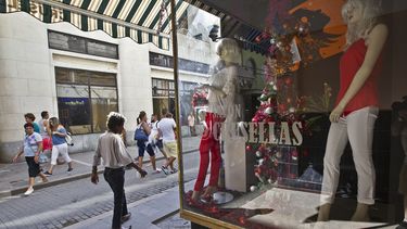 Los cubanos buscan fuera de la isla productos de calidad que no están disponibles en la red comercial estatal.