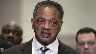 El reverendo Jesse Jackson habla durante una conferencia de prensa tras el veredicto en el juicio del policía acusado por la muerte de George Floyd, el martes 20 de abril de 2021, en Minneapolis.&nbsp;