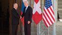 El presidente de Estados Unidos, Joe Biden (derecha) y el presidente de Rusia, Vladimir Putin, se dan la mano cuando llegan a una cumbre entre Estados Unidos y Rusia en Villa La Grange en Ginebra el 16 de junio de 2021. El presidente de Estados Unidos, Joe Biden (derecha) y el presidente de Rusia, Vladimir Putin, se dan la mano cuando llegan a una cumbre entre Estados Unidos y Rusia en Villa La Grange en Ginebra el 16 de junio de 2021.