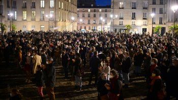 NOTICIA DE VENEZUELA  - Página 13 Manifestantes-protestan-contra-las-restricciones-covid-19-el-15-noviembre-2020-versalles-paris-ya-que-francia