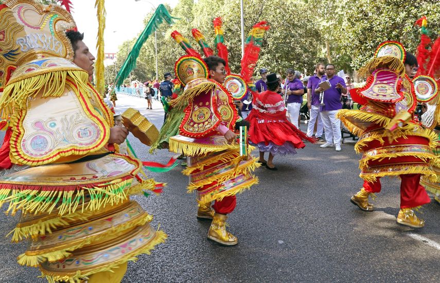 La comunidad boliviana en España celebra a la&nbsp;Virgen de Urkupiña a lo largo del Paseo del Padro, en Madrid.