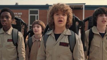Creada por los hermanos Duffer, Stranger Things está protagonizada por Winona Ryder, David Harbour, Finn Wolfhard y Millie Bobby Brown, entre otras figuras.&nbsp;
