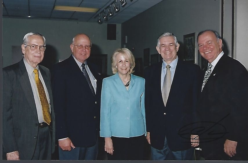 De izquierda a derecha: Ariel Remos Sr. (QEPD), Alberto Bustamante, Laura Kroch, Juez Cobelo y Lucas Zayas-Bazán; fundadores del&nbsp;Founding Board de Herencia Cultural Cubana. &nbsp; &nbsp;
