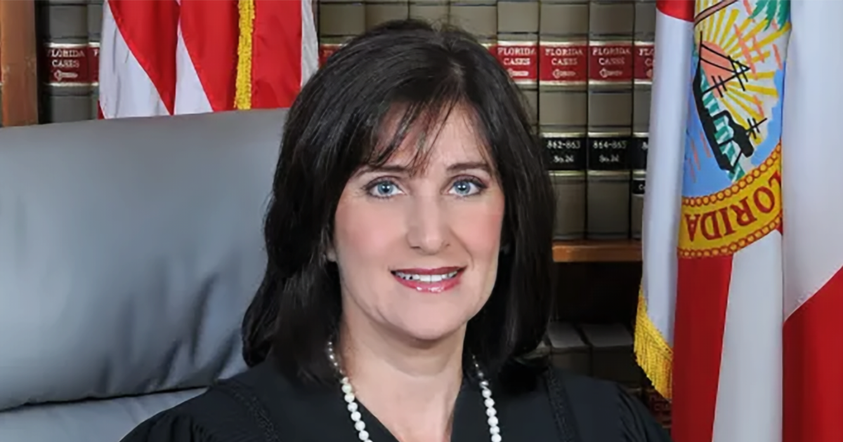 Florida reprende públicamente a jueza de Broward por conducta indebida en campaña