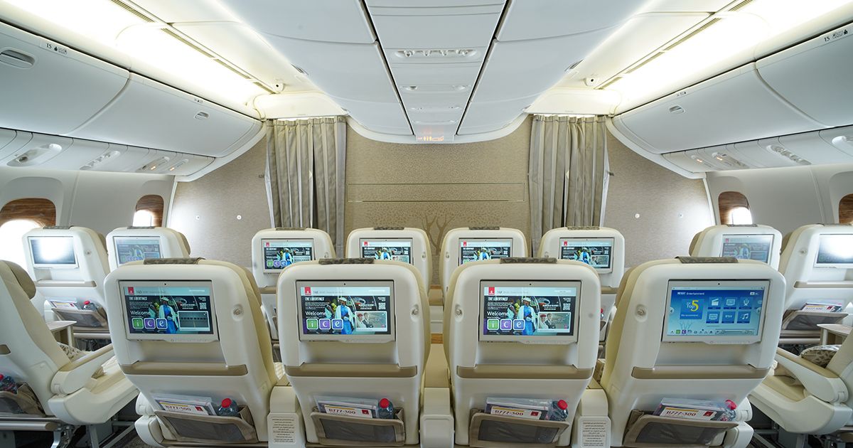 Amazon.com: GeminiJets Boeing 777-300ER Commercial Aircraft