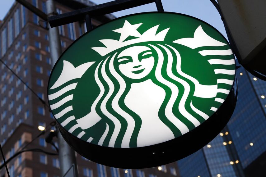 Acusan a Starbucks de violar normas laborales