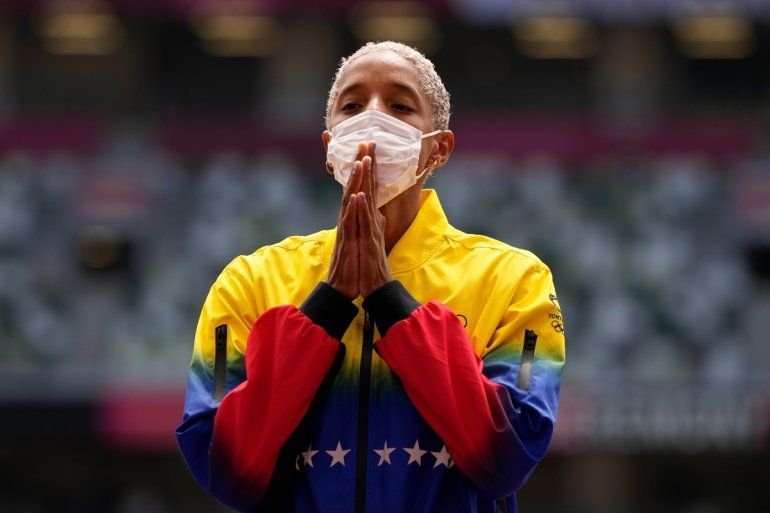 La atleta de triple salto Yulimar Rojas subió los colores de Venezuela al podio con medalla de oro en Tokio 2020