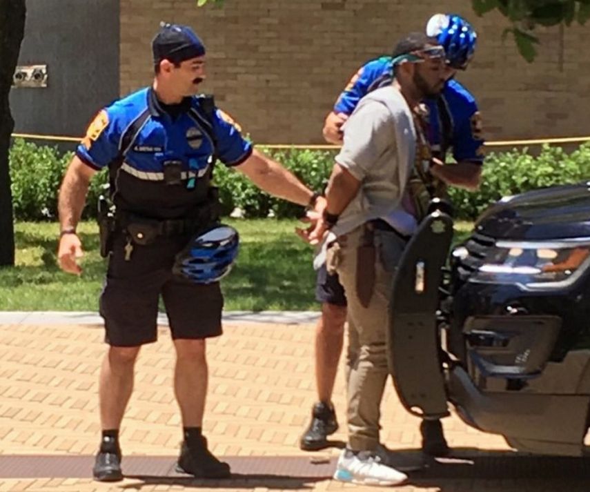 Kendrex J. White, el autor del ataque con cuchillo que dejó un estudiante muerto en la Universidad de Texas,&nbsp;fue arrestado por un policía universitario y está actualmente bajo custodia.