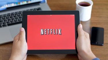 Netflix, empresa dedicada a la transmisión de películas y series en streaming. 