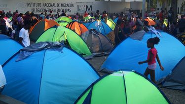 Vista general de las carpas donde pernoctan los migrantes provenientes que permanecen en el punto fronterizo de Tapachula, en el sur de México, el 4 de abril de 2019.&nbsp;