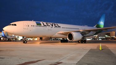 La aeronave Airbus A330-202 de la empresa aérea Level llega al Aeropuertro Internacional de Miami el miércoles 3 de abril de 2024.