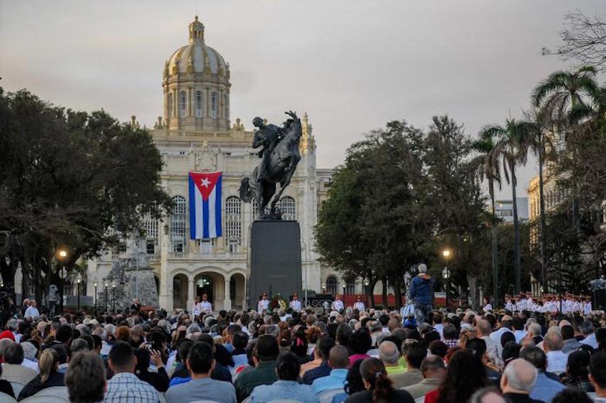 Así luce la estatua de José Martí en La Habana.