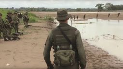 Video oficial colombiano muestra tropas de ese país supervisando el retiro de soldados venezolanos de la ribera derecha del río Arauca el 23MAR17.&nbsp;