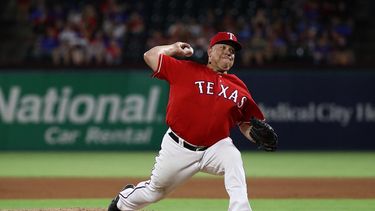 El dominicano, a sus 45 años, superó a Denis Martínez como el latino con más victorias en Grandes Ligas.