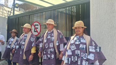 Como parte de la Ruta por la Justicia, familiares de presos políticos venezolanos protestaron en las afueras de la embajada de Bolivia en Caracas este 18 de septiembre