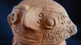 Fotografía sin fecha distribuida por el Ministerio de Cultura del Perú de una pieza de cerámica de casi 2000 años, que fue descubierta durante la excavación para la ampliación del Aeropuerto Internacional de Lima junto a otras 38, algunas con figuras animales o morfológicas. El gobierno peruano declaró el 6 de julio de 2022 Patrimonio Cultural de la Nación 39 piezas arqueológicas pertenecientes a distintas sociedades ancestrales como Lima, Ychsma e Inca.