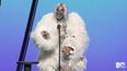 En esta captura de video emitida el domingo 30 de agosto de 2020 por MTV, Lady Gaga acepta el premio al artista del a&ntilde;o durante los MTV Video Music Awards.&nbsp;