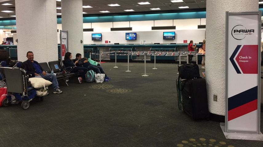 Los venezolanos varados en el aeropuerto de Miami finalmente volarán este martes con destino a Caracas vía Santo Domingo, con la aerolínea dominicana PAWA.