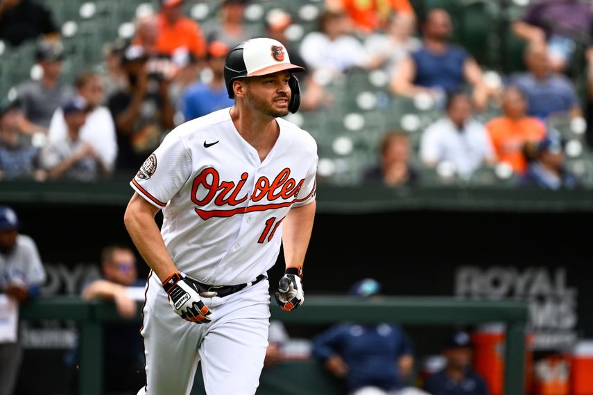 El bateador designado de los Orioles de Baltimore, Trey Mancini, corre hacia la inicial en un jonrón de campo en la octava entrada del partido ante los Rays de Tampa Bay, el jueves 28 de julio de 2022, en Baltimore.&nbsp;
