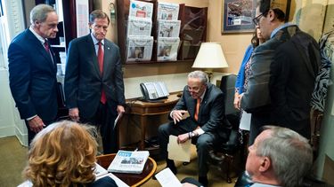 Líderes demócratas reunidos en el Congreso.