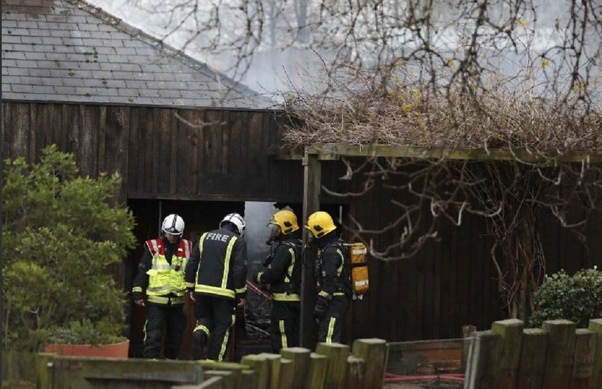 Más de 70 bomberos acudieron al lugar y tardaron tres horas en apagar el incendio.