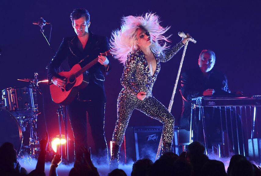 &nbsp;En esta fotograf&iacute;a del 10 de enero de 2019 Lady Gaga y Mark Ronson interpretan Shallow en la 61a entrega de los Grammy en Los Angeles.&nbsp;