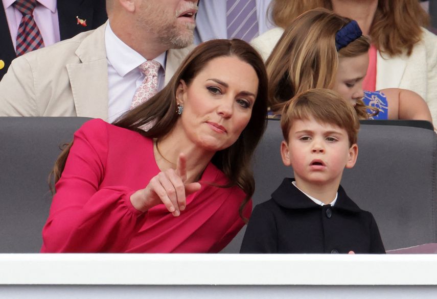 Catalina, la duquesa de Cambridge, y el príncipe de Inglaterra Louis de Cambridge, en el desfile en Londres para celebrar el jubileo de platino de la reina Isabel II.&nbsp;