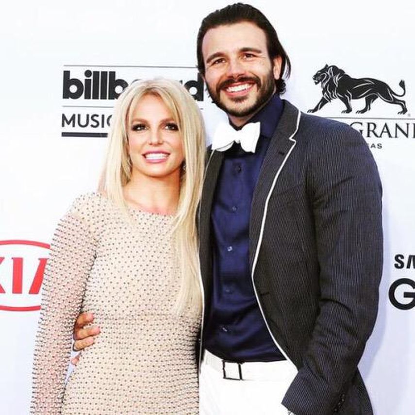 Britney Spears junto a su ex, Charlie Eberson en los Billboard Music Awards en mayo 2015. (TWITTER)