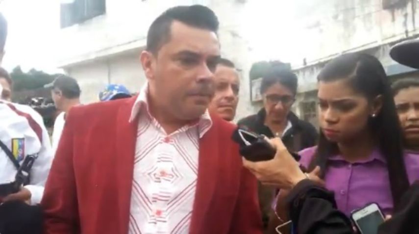 El exfiscal general venezolano, José Benigno Rojas, explicó que respaldan plenamente los criterios esgrimidos en la solicitud de Ortega Díaz sobre la Constituyente que, a su juicio, no resuelve la crisis del país y, por el contrario, lo que hace es agravar la situación de tensión.