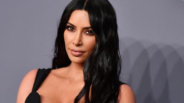 En esta foto de archivo tomada el 6 de febrero de 2019, la socialité Kim Kardashian llega para asistir a la Gala amfAR (Fundación para la Investigación sobre el Sida), en Nueva York.&nbsp;