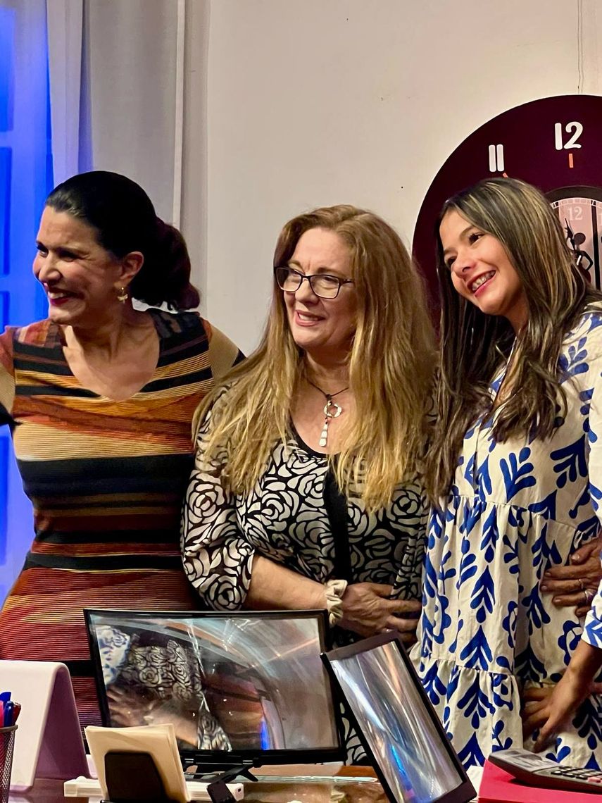 Lis Coleandro, Flor Elena González y Danna Pinto en “Santa Tecla de mis Pasiones” .