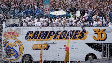Los jugadores del Real Madrid celebran en la Plaza de Cibeles, una semana después de coronarse campeones de la Liga de España, el domingo 12 de mayo de 2024.&nbsp;