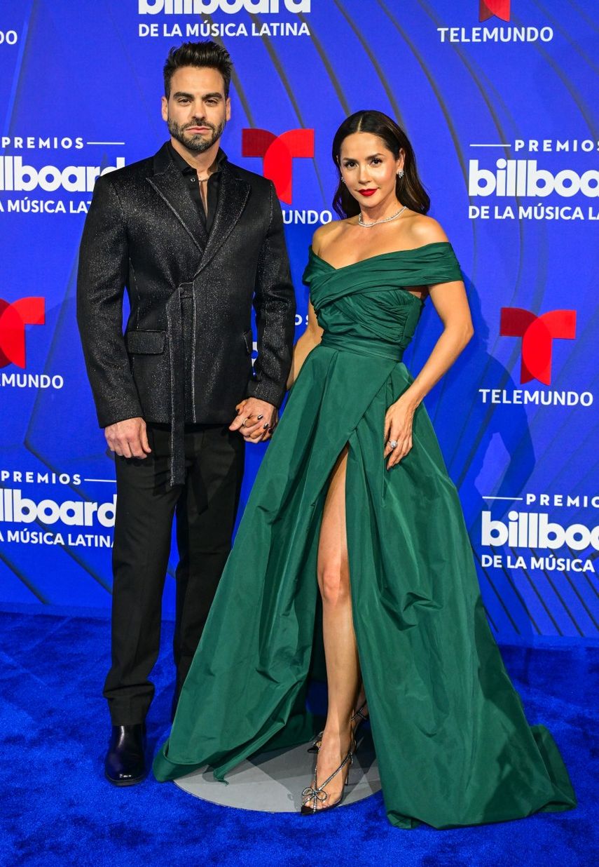 El presentador de televisión venezolano Frederik Oldenburg y la actriz colombiana Carmen Villalobos asisten a los Premios Billboard de la Música Latina 2024 en el Fillmore Miami Beach en el Teatro Jackie Gleason en Miami Beach, Florida, el 17 de octubre de 2024.
