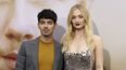 El cantante Joe Jonas y la actriz Sophie Turner asisten al estreno mundial de Chasing Happiness en Los Ángeles el 23 de junio de 2019.&nbsp; 