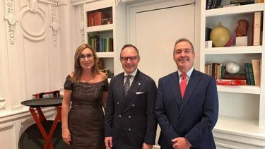 (De izq. a dcha.) Núria Vilanova (CEAPI), Xavier Espot (Presidente de Andorra) y Carlos Díaz-Rossilo (Centro Adam Smith).