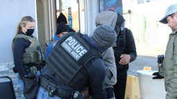 Agentes federales arrestan a uno de los miembros de la pandilla venezolana Tren de Aragua en Philadelphia.