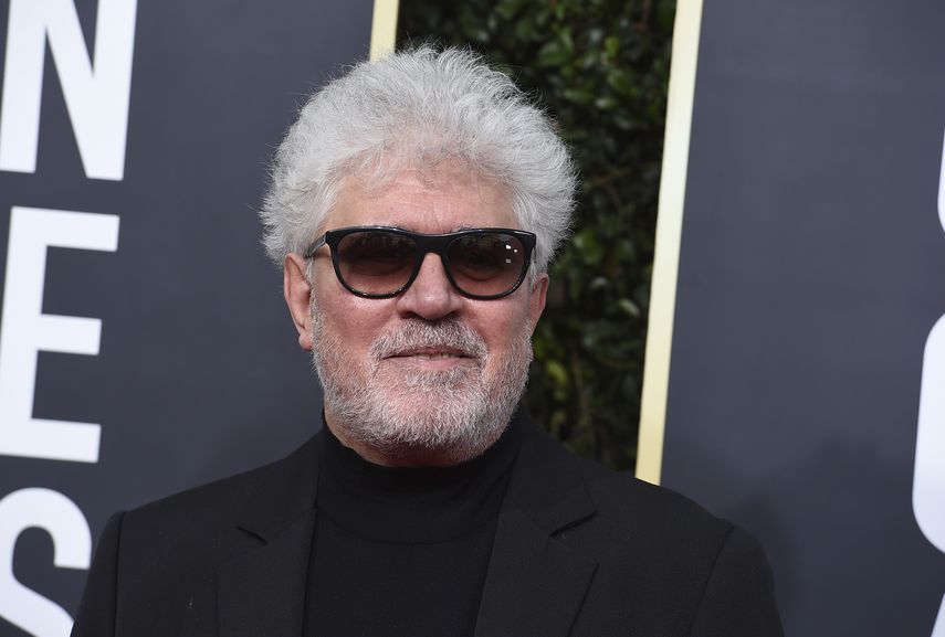 El cineasta español Pedro Almodóvar posa en la alfombra roja de la pasada edición de los Golden Globes. 