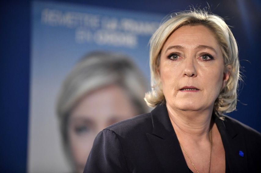 &nbsp;Le&nbsp;Pen&nbsp;reclamó que se restablezca inmediatamente el control de las fronteras nacionales y atacó la laxitud penal de los gobiernos de izquierda y derecha de las últimas décadas.&nbsp;