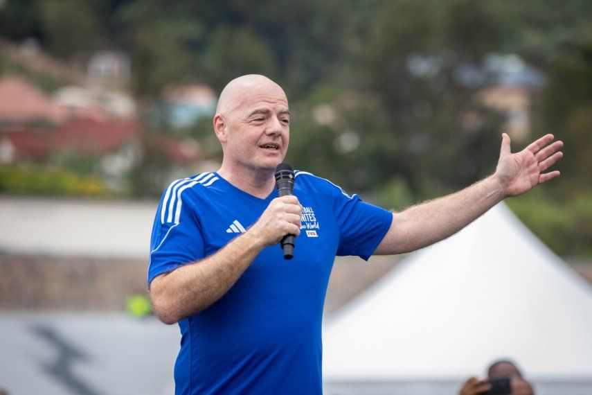 El presidente de FIFA, Gianni Infantino, habla en un torneo de fútbol para los delegados al 73er Congreso del ente en Kigali, Ruanda, el 15 de marzo de 2023.