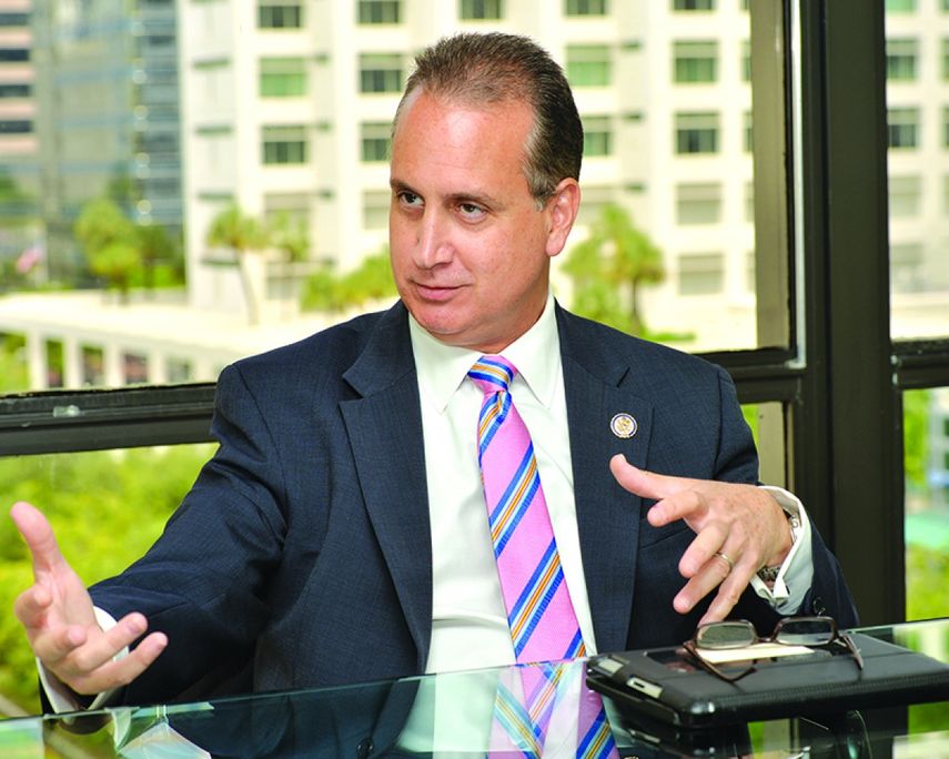 Mario Díaz-Balart, durante la entrevista en la sede de DIARIO LAS AMÉRICAS. (ÁLVARO MATA)