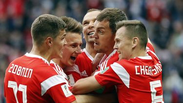 rusia aplasto a arabia en el primer juego del mundial
