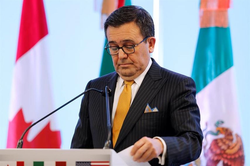 El ministro mexicano Ildefonso Guajardo insistió en que no se podrá pagar el muro con un cambio en el acuerdo comercial.